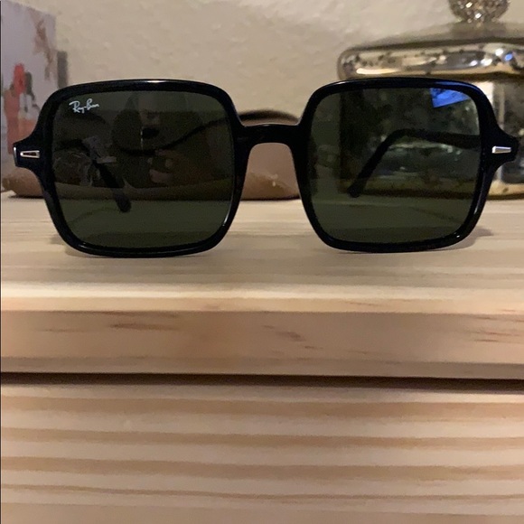 Super fun RAY-BANS!!